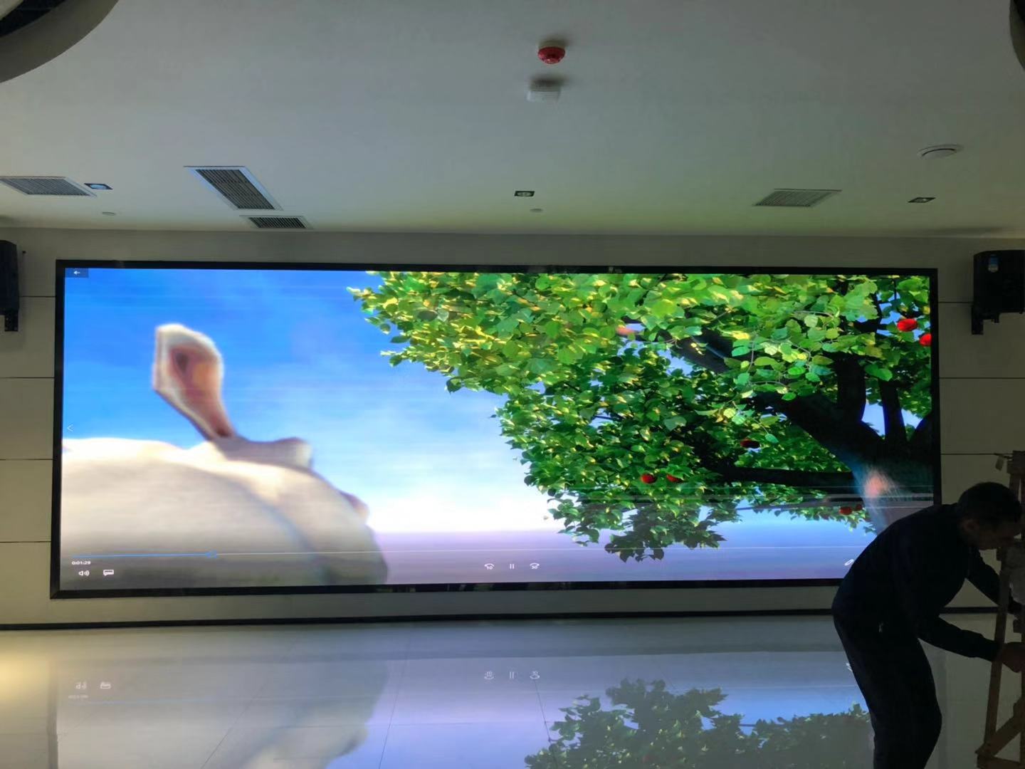 高清多功能会议室LED电子屏价格指南 P1.5LED显示屏厂家选择与方案解析